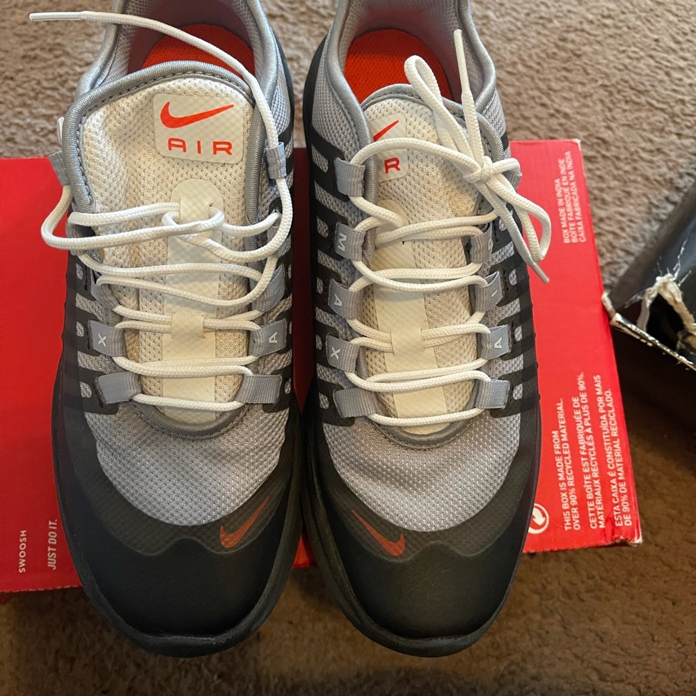 Big kids size 7 Nike air Max Axis.